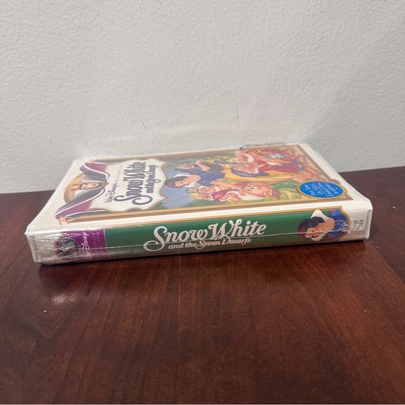 Disney Masterpiece Collection Snow White And The Seven Dwarfs (VHS) NEW IN BOX - Picture 7 of 9